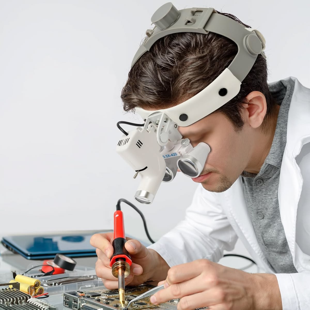 HEADLIGHT WITH LOUPES INSTRUMENT